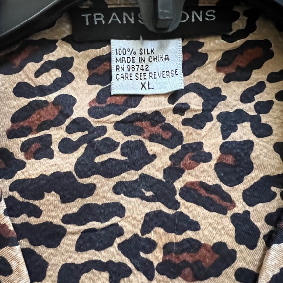 Transitions Women's Animal Print 100% Silk Button Down Top - Picture 2 of 7